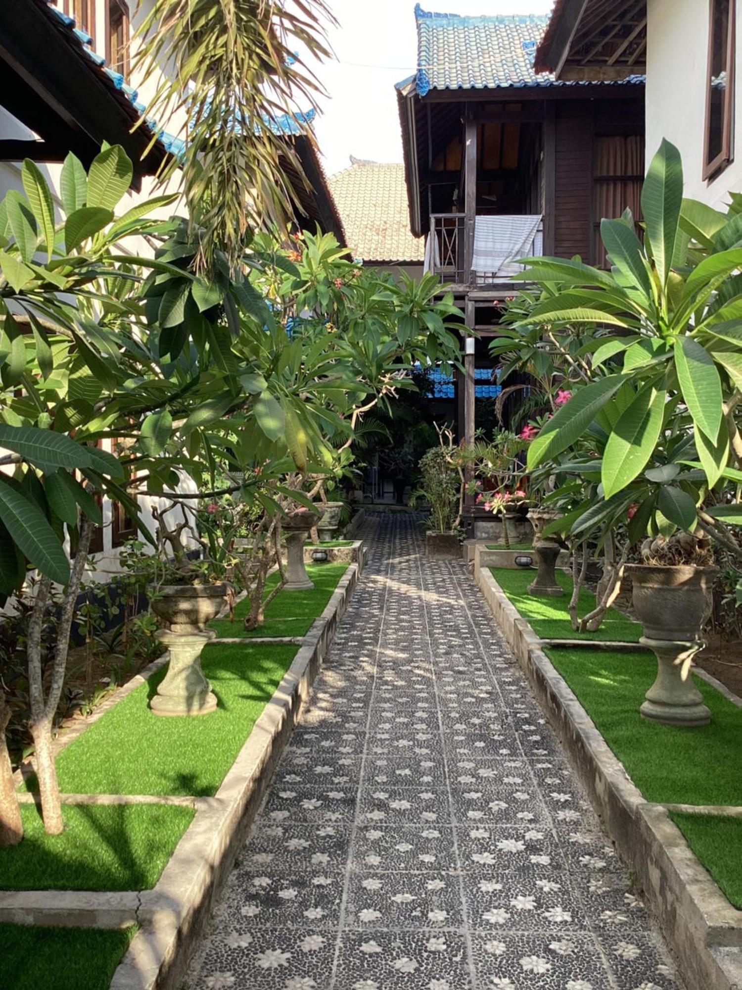 Linda Beach Hotel Lembongan Extérieur photo