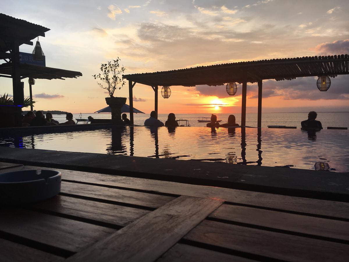 Linda Beach Hotel Lembongan Extérieur photo